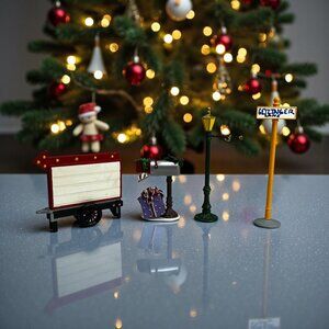 Dept 56 Personalize Your Village Accessories from 1999 (incomplete set)